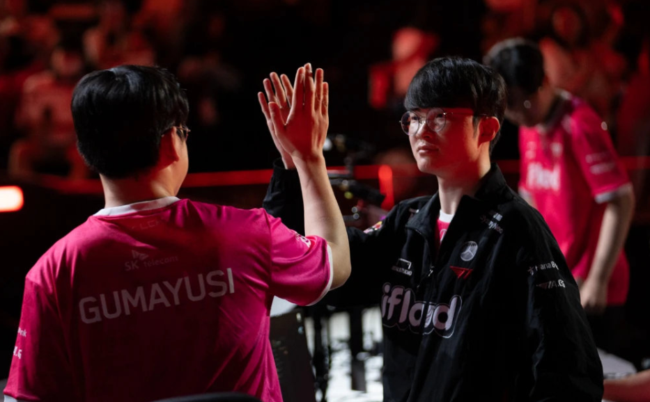 关于Faker回归赛场，惊险取胜首场状态亮眼，皇家马德里观众沸腾！的信息