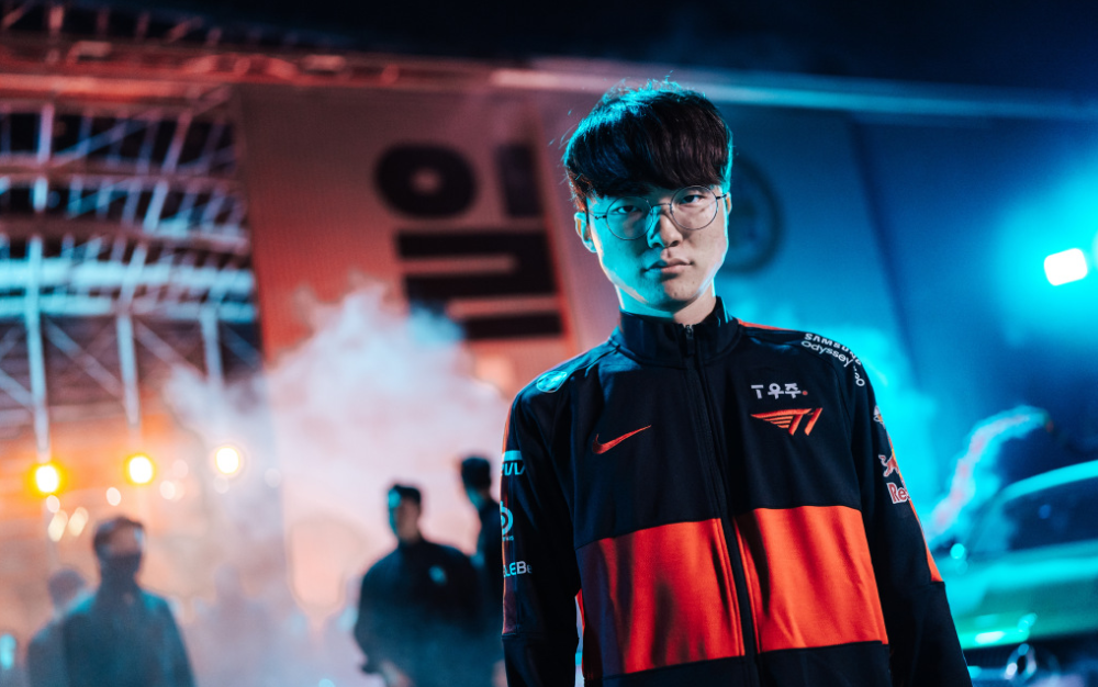 关于Faker回归赛场，回归赛场首场状态亮眼，RNG观众沸腾！的信息