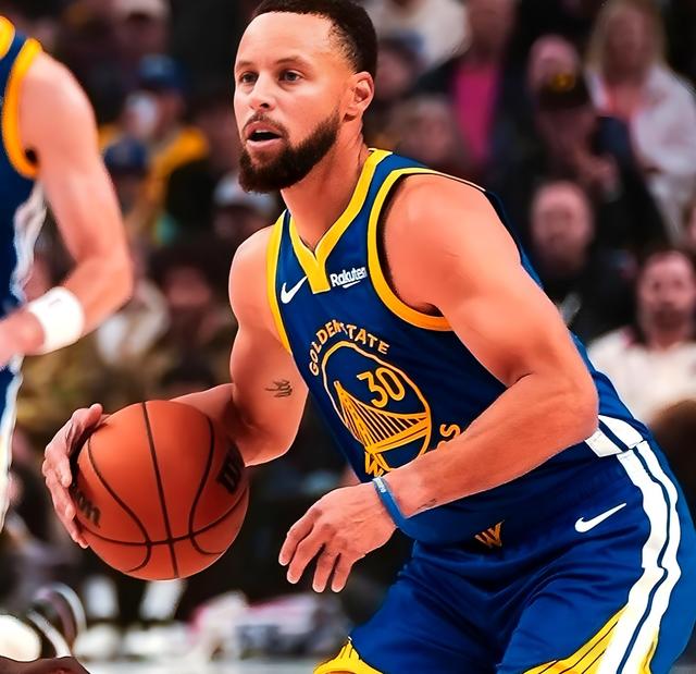 关于库里回归赛场，高光表现首场状态亮眼，中国队观众沸腾！的信息